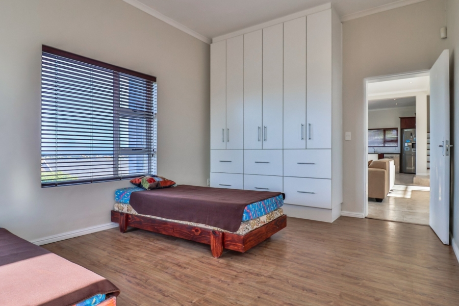 To Let 6 Bedroom Property for Rent in Bettys Bay Western Cape